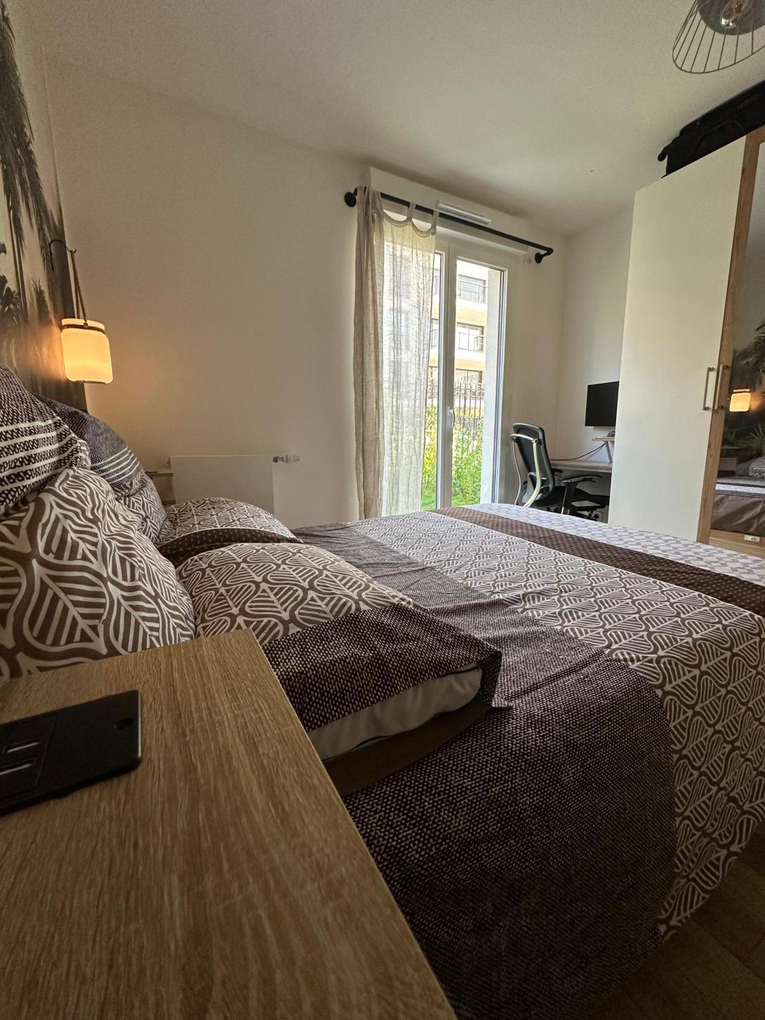 Perfect Summer In Boho Style - Garden And Underground Parking Apartment *